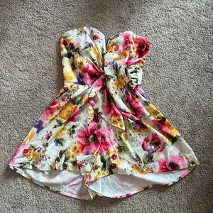 Brand new floral romper from Francesca‘s! Size medium/large